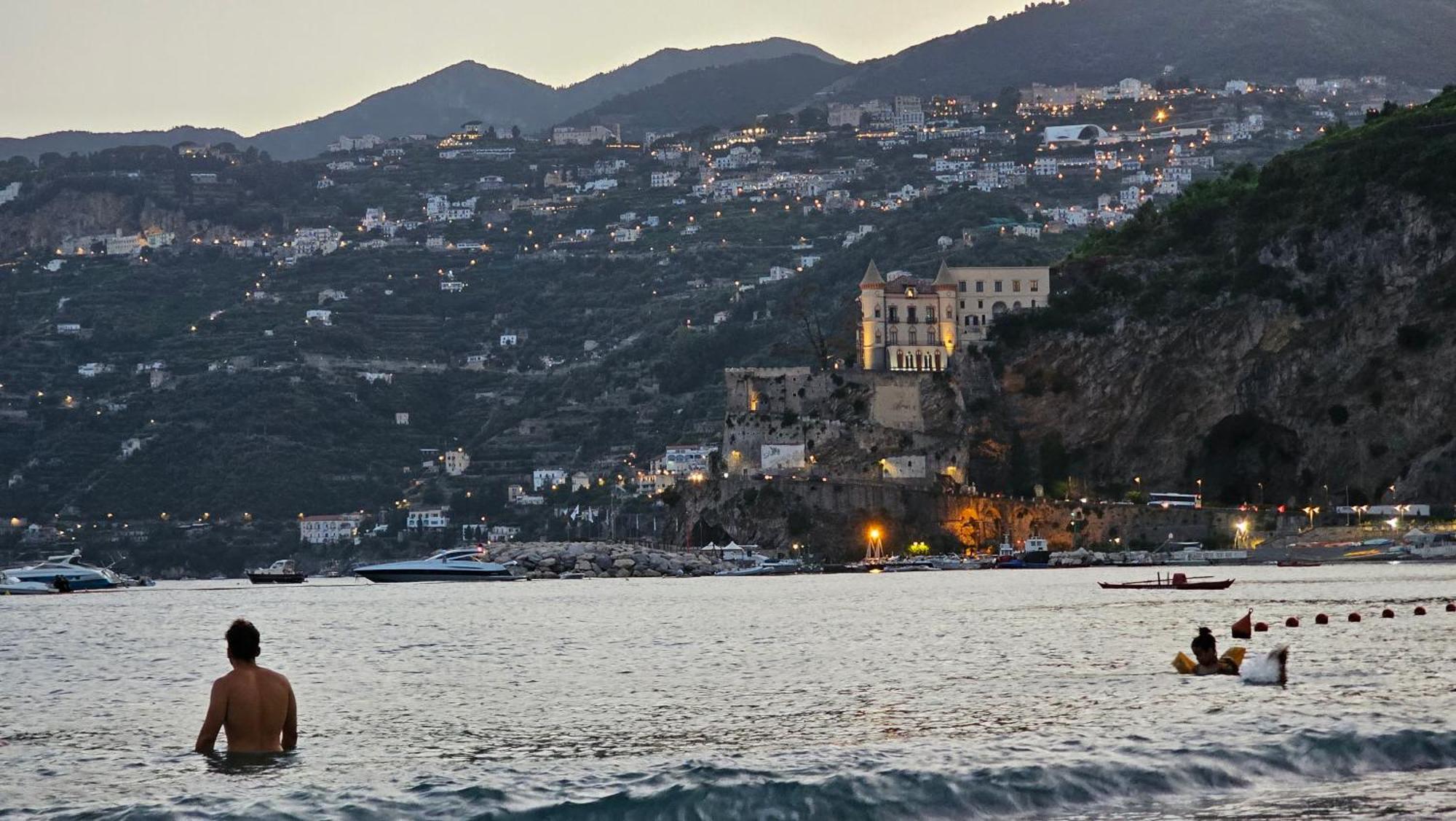 Galene - Beachfront In Costa D'Amalfi Maiori Exterior foto