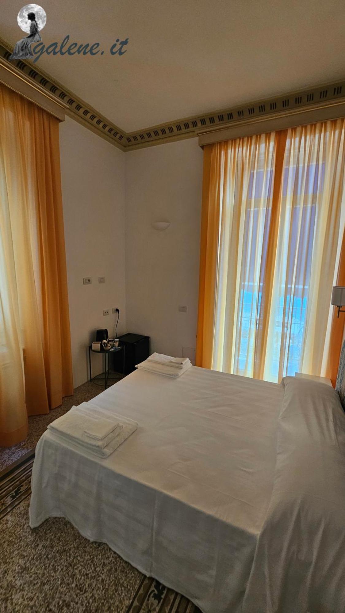 Galene - Beachfront In Costa D'Amalfi Maiori Exterior foto