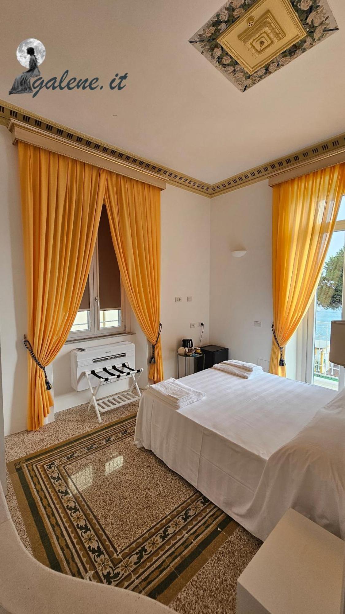 Galene - Beachfront In Costa D'Amalfi Maiori Exterior foto